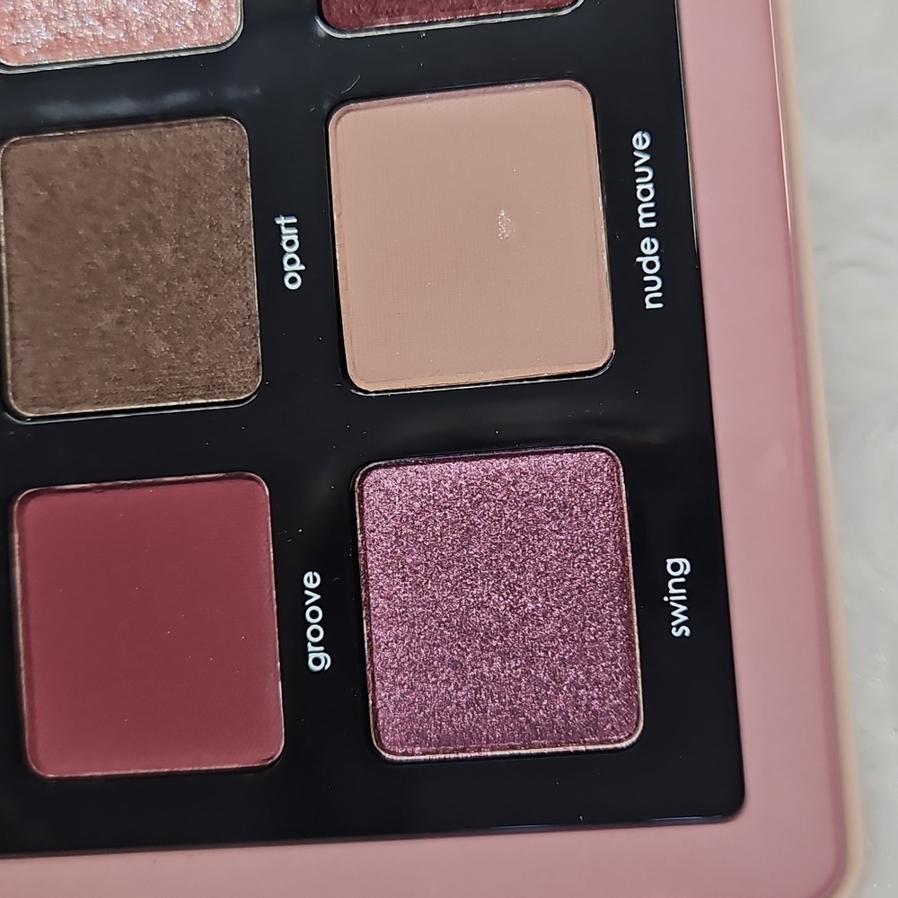 Never Used Natasha Denona Retro Eyeshadow Palette - Picture 5 of 11